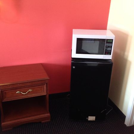 Executive Inn & Suites Shepherd Экстерьер фото