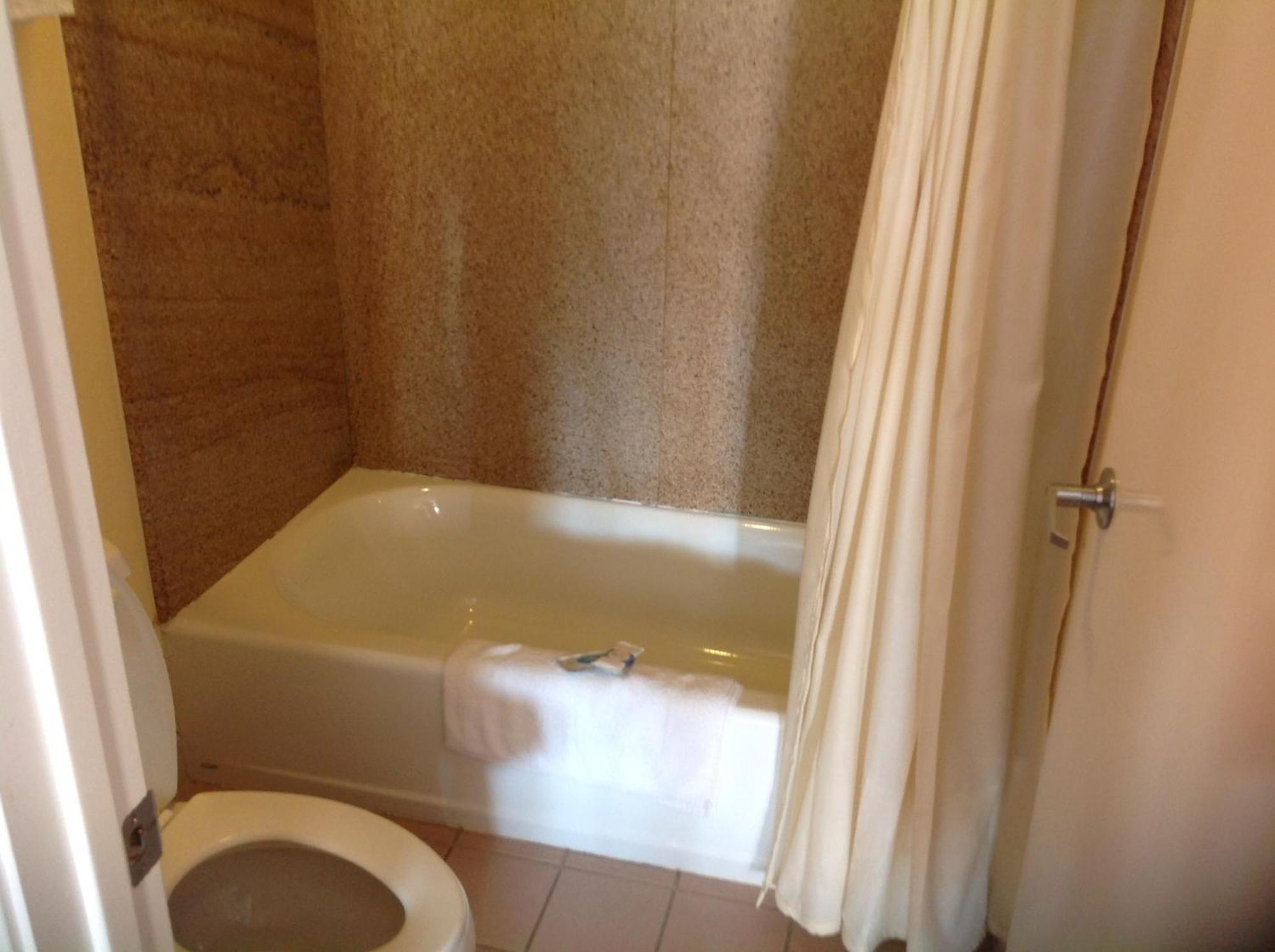 Executive Inn & Suites Shepherd Экстерьер фото