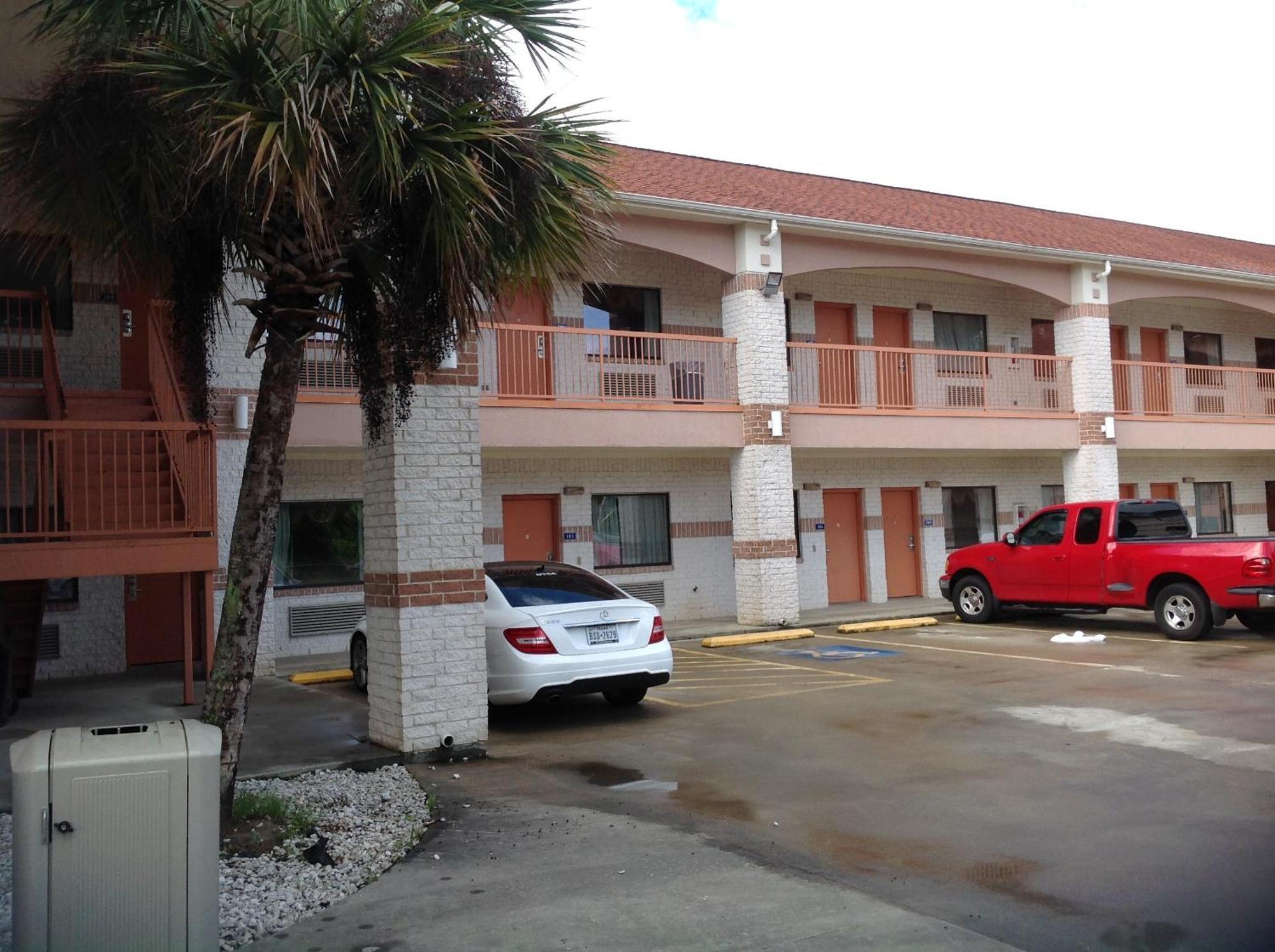 Executive Inn & Suites Shepherd Экстерьер фото