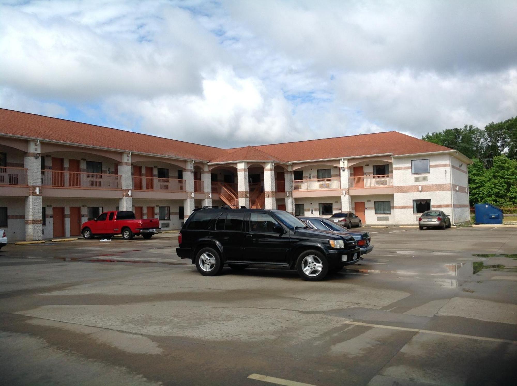 Executive Inn & Suites Shepherd Экстерьер фото