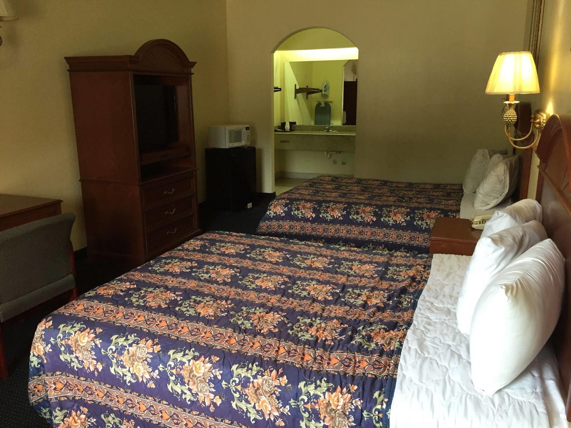 Executive Inn & Suites Shepherd Экстерьер фото