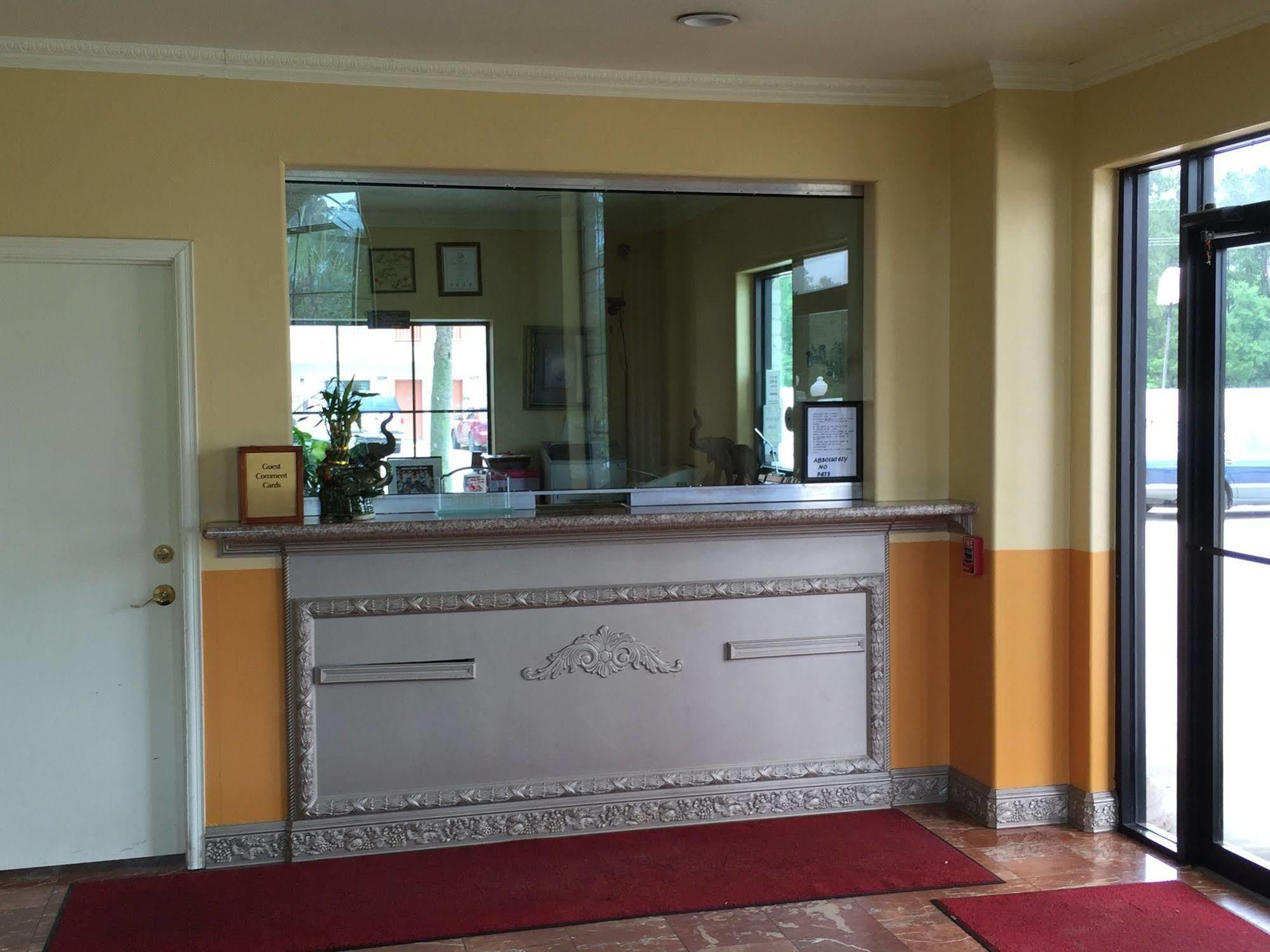 Executive Inn & Suites Shepherd Экстерьер фото