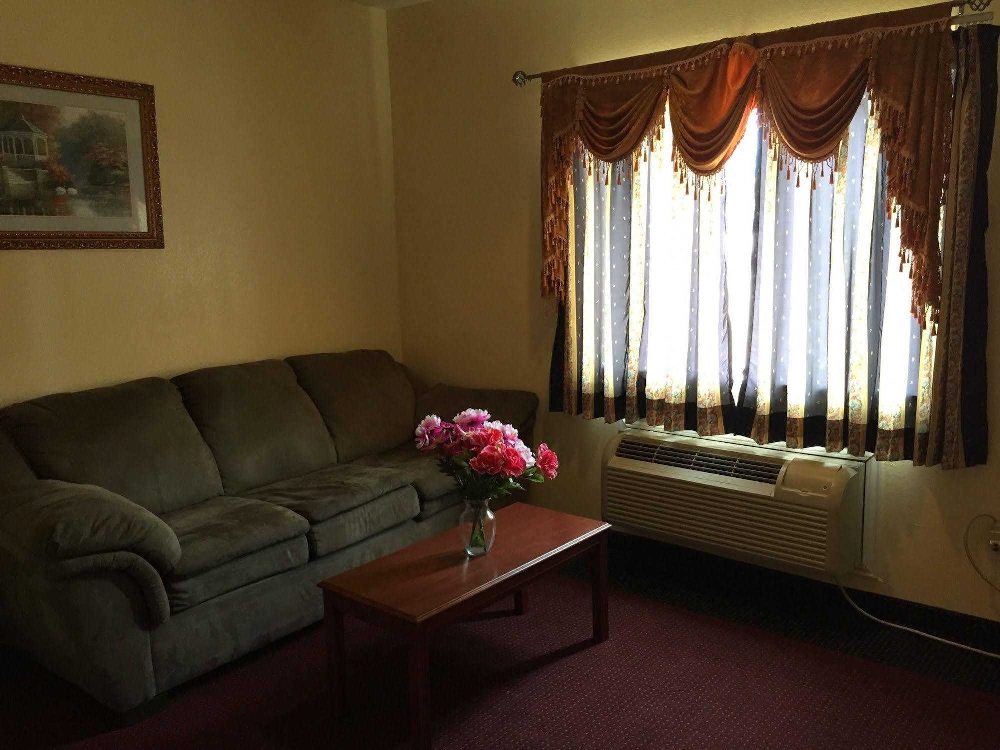 Executive Inn & Suites Shepherd Экстерьер фото