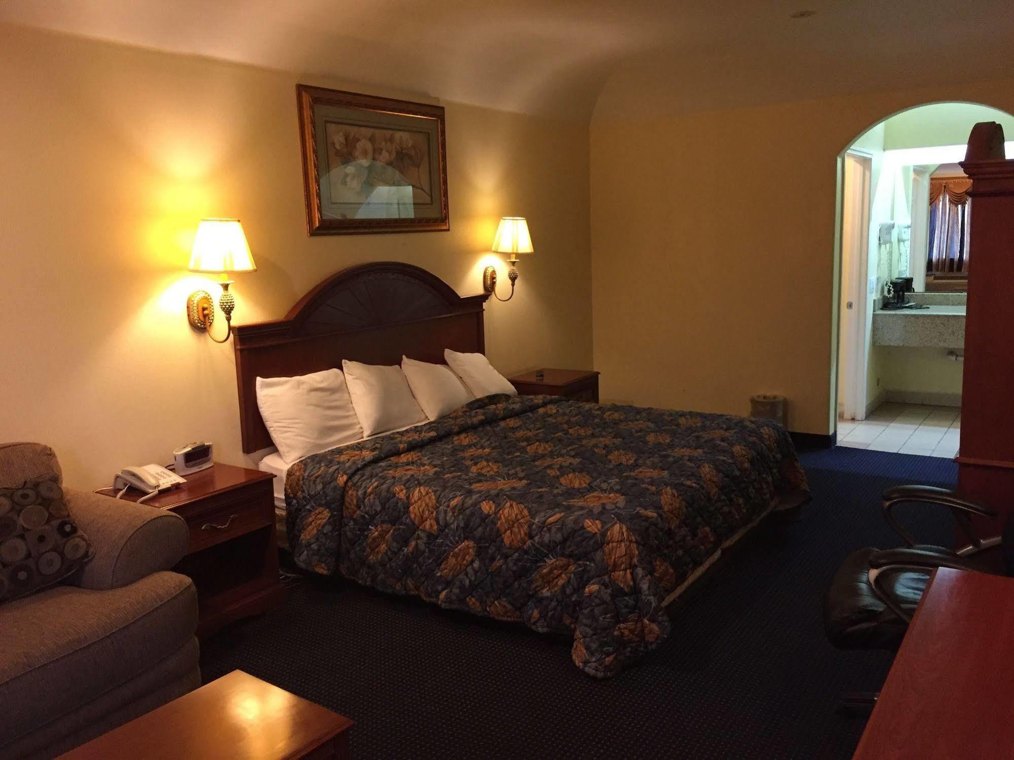 Executive Inn & Suites Shepherd Экстерьер фото